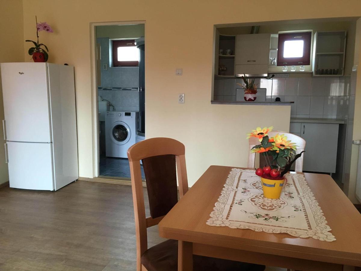 Апартаменты Bicsak Apartman Joseni Экстерьер фото